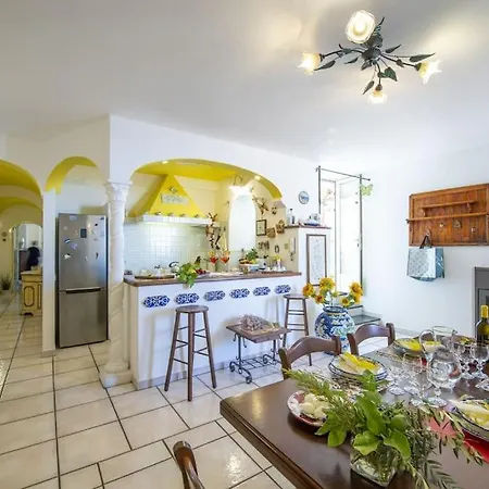 Casa Giar, Your Away From Apartment