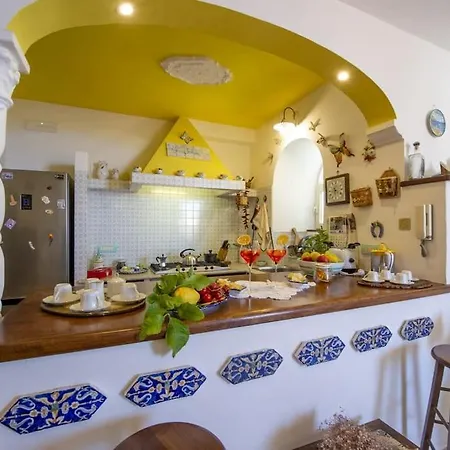 Casa Giar, Your Away From Apartment Praiano